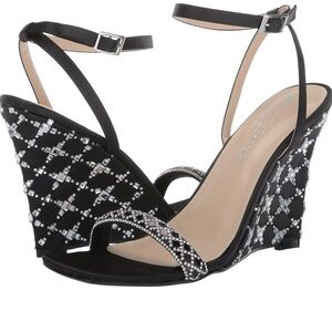 Betsey Johnson Women’s Twyla Wedge Sandals with Rhinestone Detailing Sz 9M NWOB